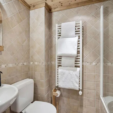 Independant A 1650 Avec Sauna, 4 Chambres, Parking - Fr-1-563-162 *