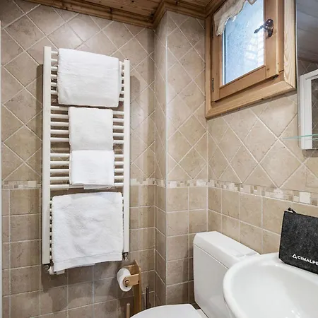 Independant A 1650 Avec Sauna, 4 Chambres, Parking - Fr-1-563-162 *